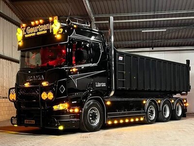 WSI WSI "EXCLUSIEF" Scania R 8x2 haakarm systeem + 15m3 container + 4-as Meppel wielkuip trailer T. GEURTSEN