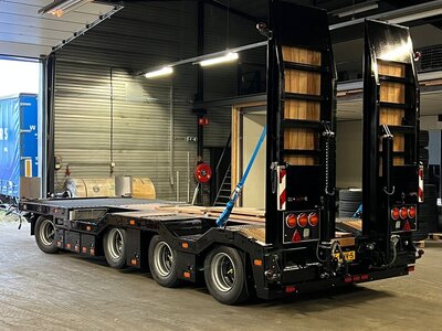 WSI WSI "EXCLUSIEF" Scania R 8x2 hooklift system + 15m3 container + 4-axle Meppel lowloader T. GEURTSEN