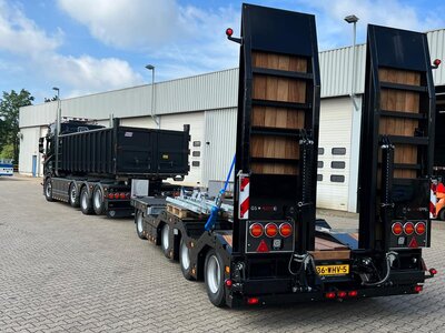 WSI WSI "EXCLUSIEF" Scania R 8x2 hooklift system + 15m3 container + 4-axle Meppel lowloader T. GEURTSEN