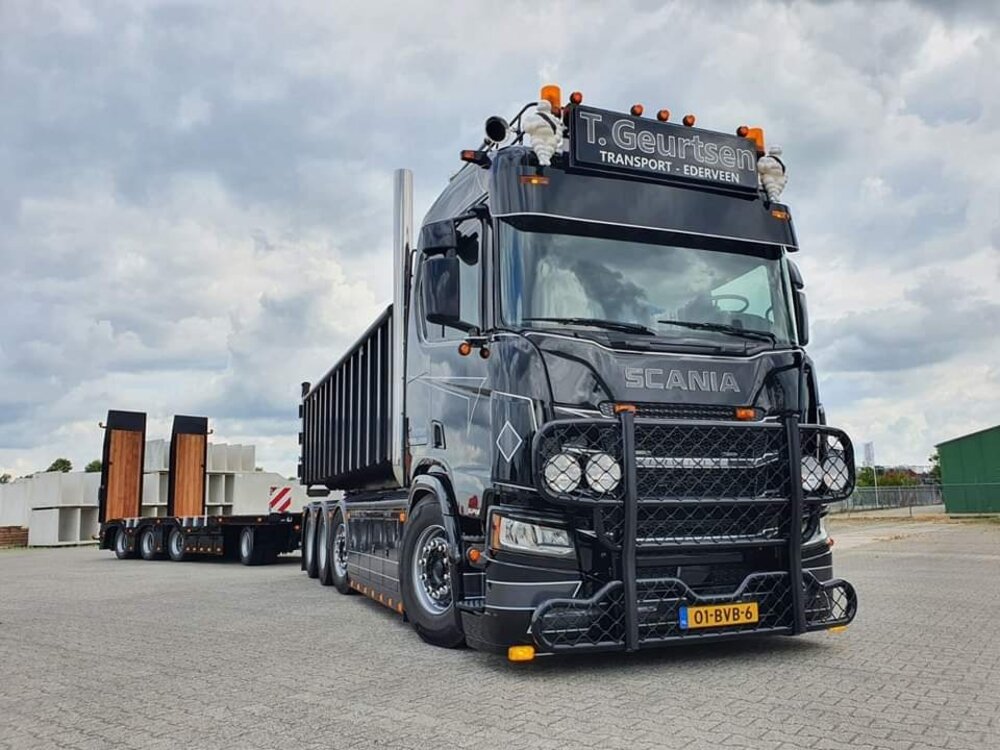 WSI WSI "EXCLUSIEF" Scania R 8x2 hooklift system + 15m3 container + 4-axle Meppel lowloader T. GEURTSEN