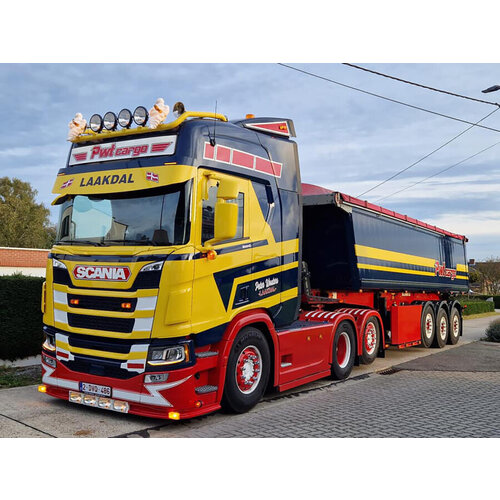 WSI WSI Scania R Highline 6x2 + 3-axle tipper trailer PWT. CARGO