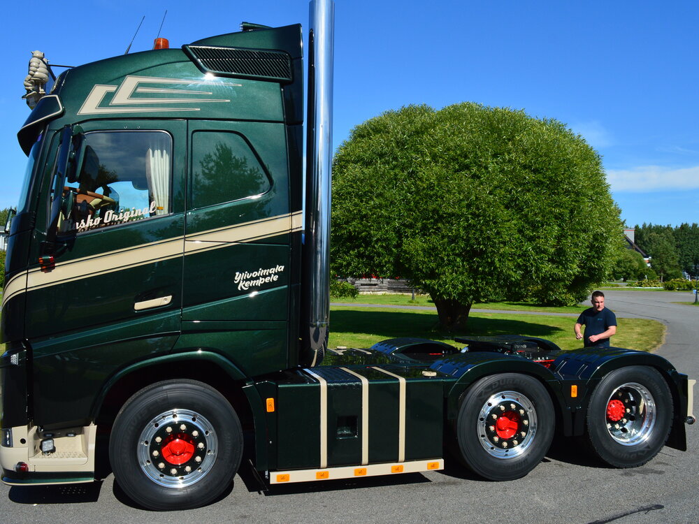 Tekno Tekno Volvo FH04 Globetrotter 6x2  YLIVOIMALA