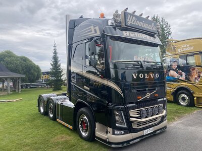 Tekno Tekno Volvo FH04 Globetrotter 6x2  YLIVOIMALA