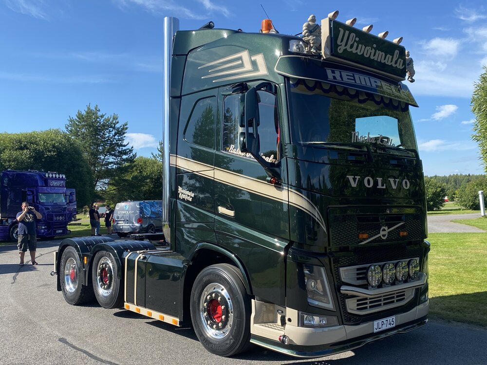 Tekno Tekno Volvo FH04 Globetrotter 6x2  YLIVOIMALA