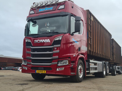 Tekno Tekno Scania Next Gen R-serie combi with containers BAS KOOY