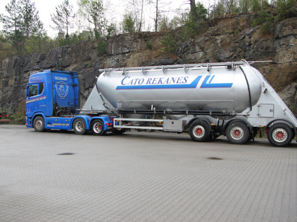 WSI WSI Scania S Highline 6x2 with 3- axle bulk trailer REKANES