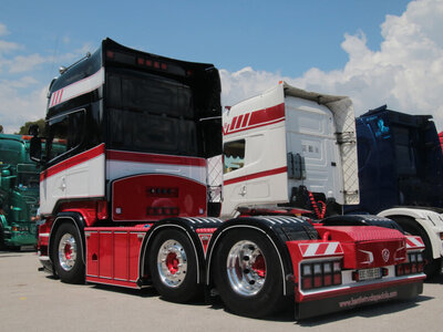 WSI WSI Scania Streamline Topline 6x2 with 3-assige reefertrailer LA VALENTINOISE