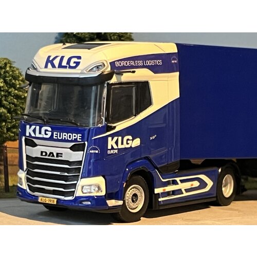 WSI WSI DAF XG+ 4x2 met 3-as box trailer KLG EUROPE