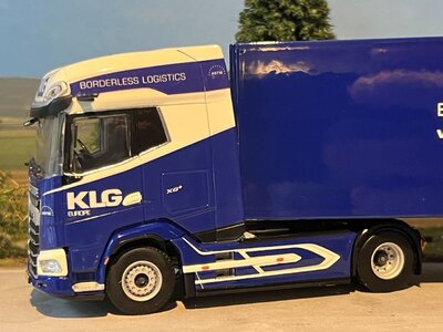 WSI WSI DAF XG+ 4x2 with 3-axle box trailer KLG EUROPE