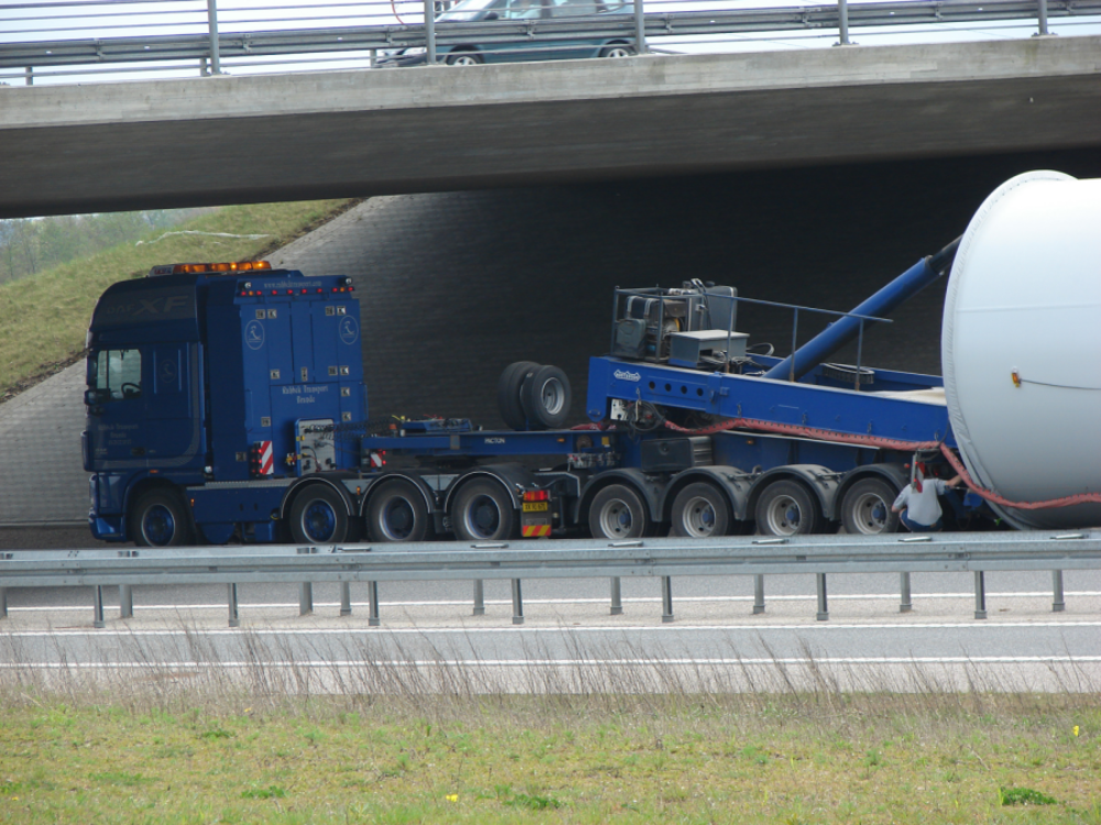 WSI WSI DAF 105XF SSC 8x4 + 7-axle Mega wind mill trailer with 4-axle dolly RAHBECK