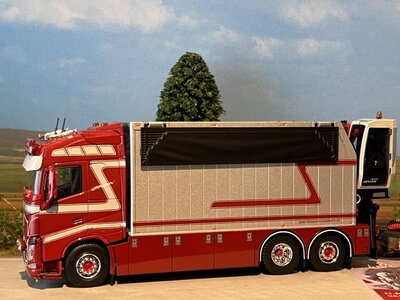 Tekno Tekno Volvo FH04 Globetrotter rigid truck with trailer + zamac opentop containers G&J van Leeuwen