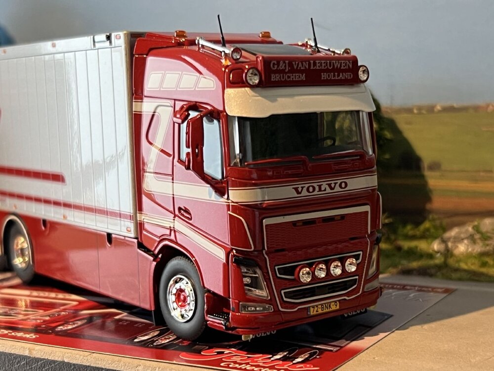 Tekno Tekno Volvo FH04 Globetrotter rigid truck with trailer + zamac opentop containers G&J van Leeuwen