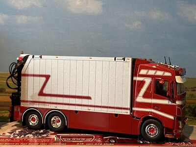 Tekno Tekno Volvo FH04 Globetrotter rigid truck with trailer + zamac opentop containers G&J van Leeuwen