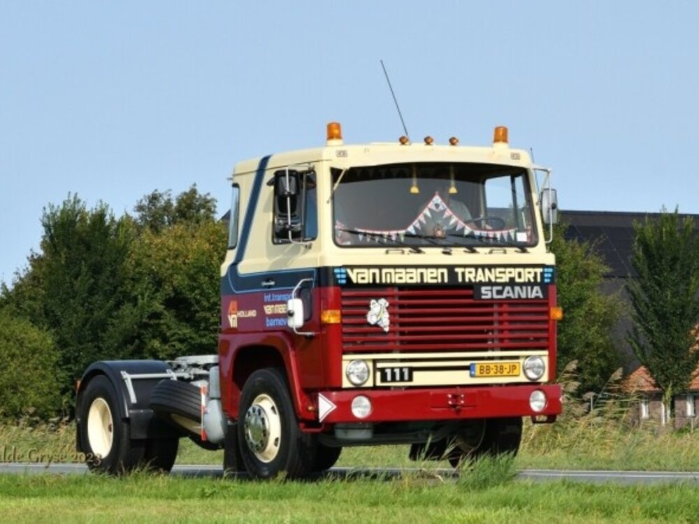 WSI WSI Scania 1-serie 4x2 with 2-axle classic flatbed trailer VAN MAANEN