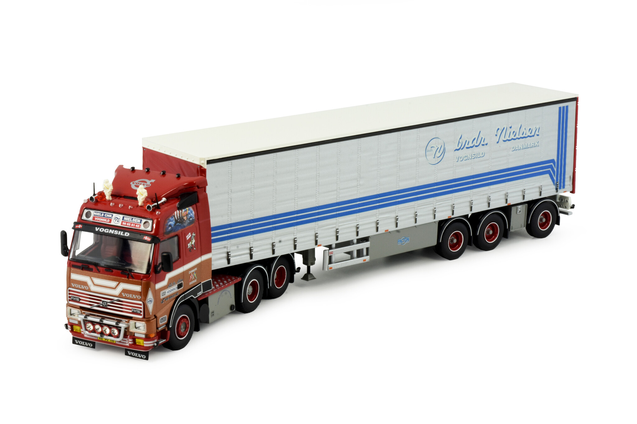 Tekno Volvo FH16 Globetrotter 6x2 with 3-axle trailer BRDR Tekno Volvo FH16 Globetrotter 6x2 with 3-axle trailer BRDR