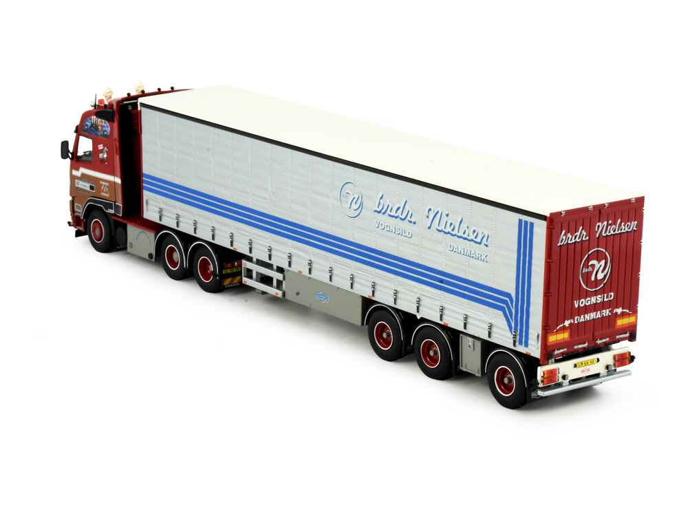 Tekno Tekno Volvo FH16 Globetrotter 6x2 met 3-assige oplegger BRDR Nielsen