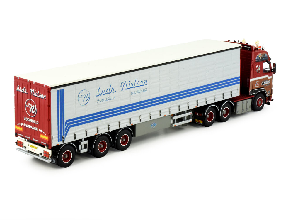Tekno Tekno Volvo FH16 Globetrotter 6x2 with 3-axle trailer BRDR Nielsen
