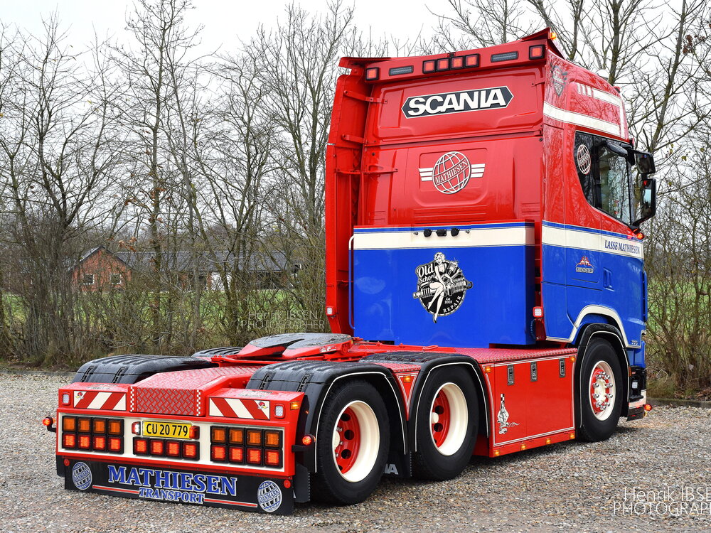 Tekno Tekno Scania Next Gen S-serie Highline with 3-axle reefer trailer  LASSE MATHIESEN