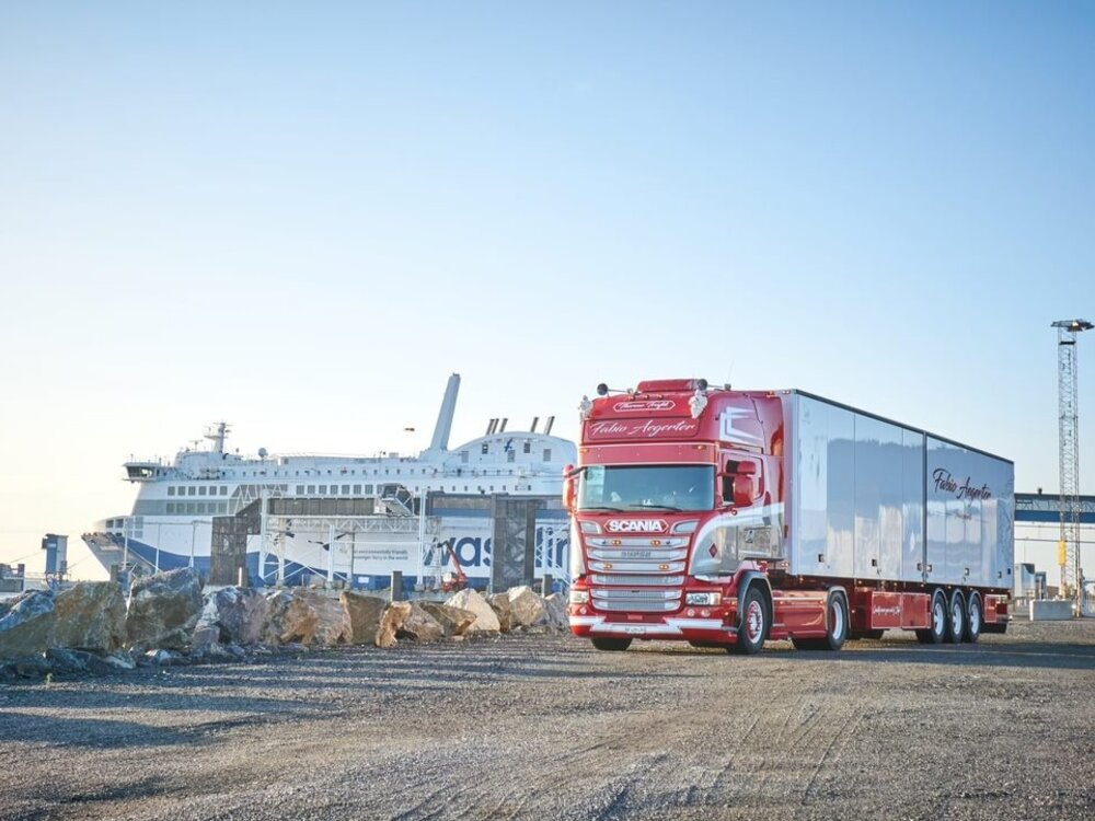 Tekno Tekno Scania R-Streamline Topline with 3-axle reefer trailer FABIO AEGERTER