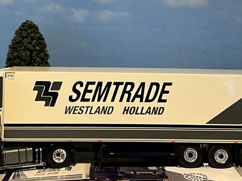 Tekno Tekno Scania R500-V8 Highline 4x2 with 3-axle reefer trailer SSEMTRADE