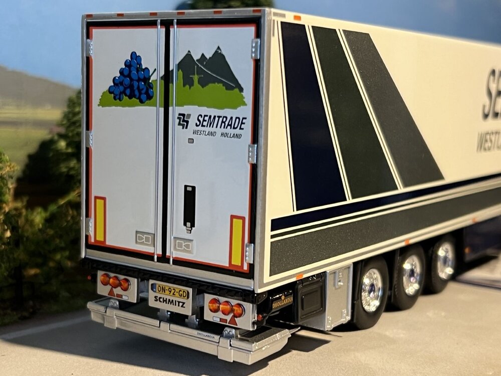 Tekno Tekno Scania R500-V8 Highline 4x2 met 3-assige koeloplegger SEMTRADE