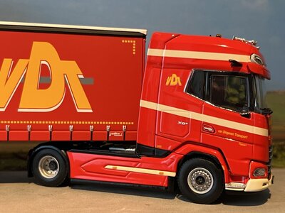 WSI WSI DAF XG 4x2 met 3-as schuifzeilen oplegger  VAN DINGEN TRANSPORT