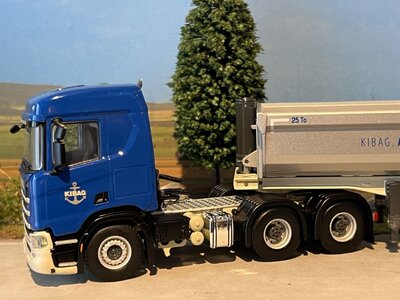 WSI WSI Scania R Normal 6x4 met 3-as Halfpipe Kipper oplegger KIBAG