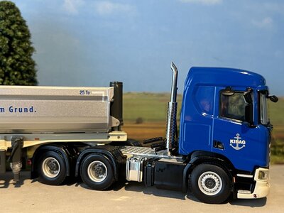 WSI WSI Scania R Normal 6x4 met 3-as Halfpipe Kipper oplegger KIBAG