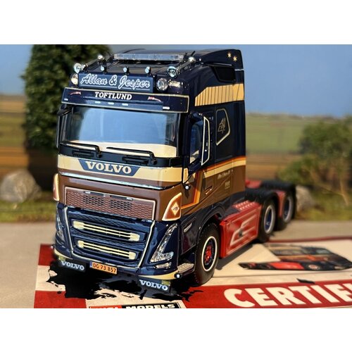 WSI WSI Volvo FH5 Globetrotter XL 6x2 Tag axle ALLAN & JESPER