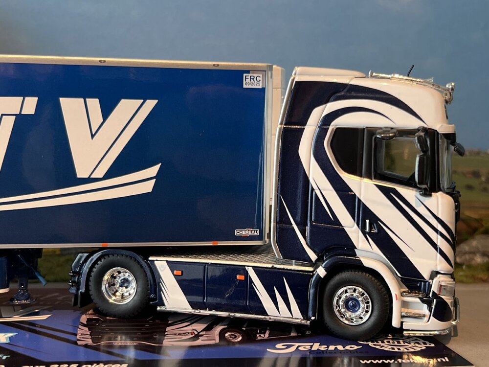 Tekno Tekno Scania S770 met 3-assige koeloplegger STV