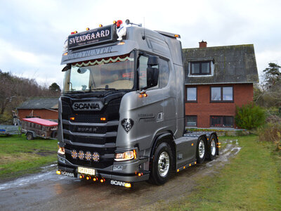 WSI WSI Scania S Highline 6x2 twin steer SVENDGAARD