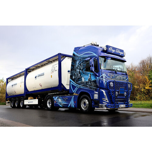 WSI WSI Volvo FH5 Globetrotter XL 4x2 with 3-axle flex container trailer + 2x 20 ft tank container INGO DINGES