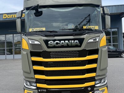 Tekno Tekno Scania Next Gen S770 6x4 met 4-assige dieplader DORNBIERER