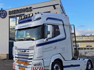 WSI WSI "EXCLUSIEF" DAF XG+ 4x2 met Broshuis 4-as semi wielkuip dieplader TWAN BIERINGS