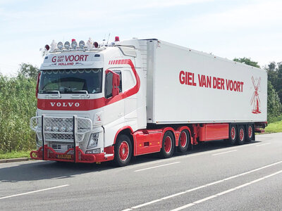 WSI WSI Volvo FH4 Globetrotter 6x2 with 3-axle reefer trailer GIEL VAN DER VOORT