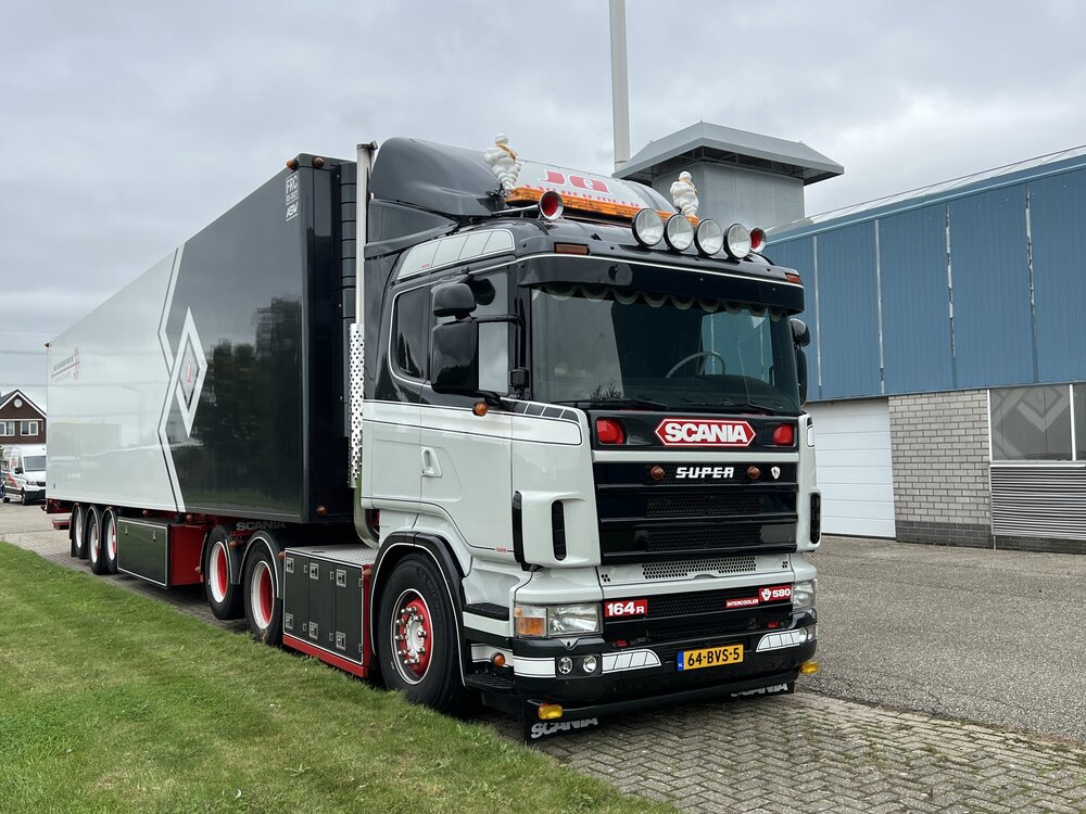 Tekno Tekno Scania 4-serie sleepas met 3-assige koeloplegger J.Q. VAN DER MEER