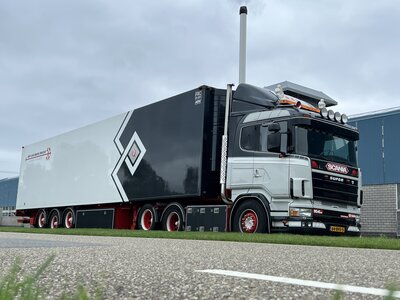 Tekno Tekno Scania 4-serie sleepas met 3-assige koeloplegger J.Q. VAN DER MEER