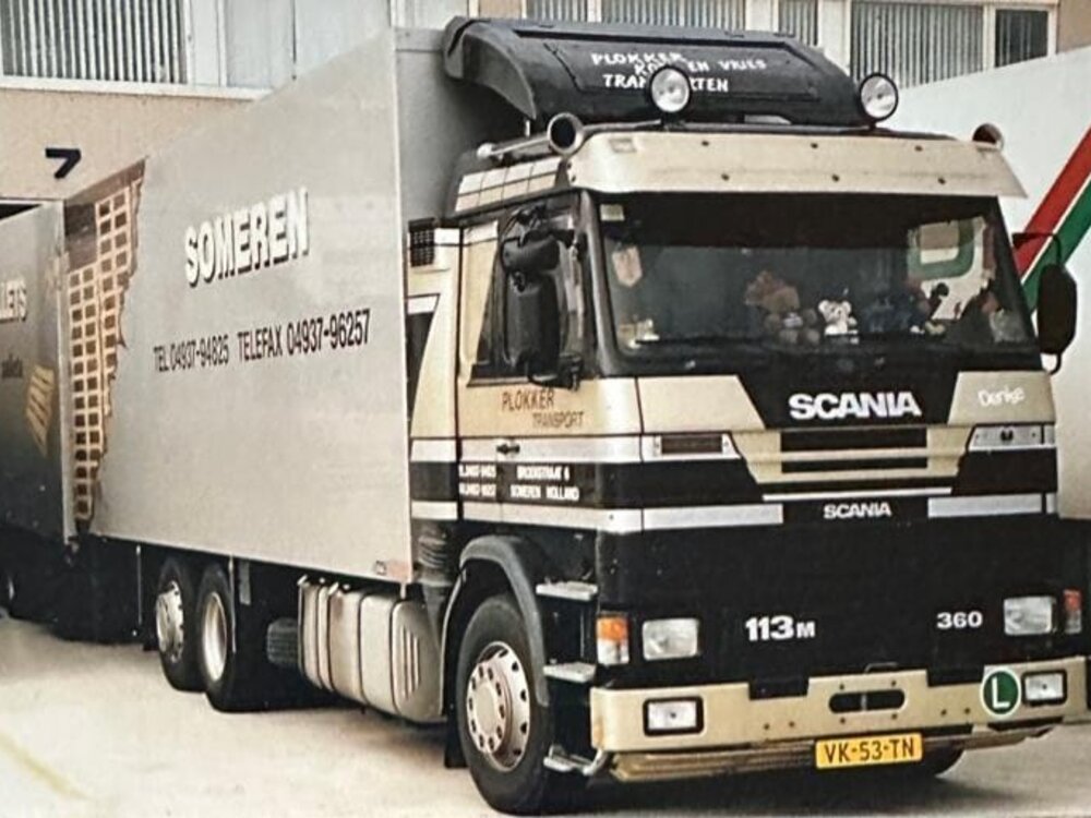 Tekno Tekno Scania 3-serie motorwagen met 2-assige wipkar PLOKKER PALLETS