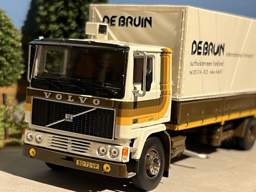 Tekno Tekno Volvo F12 motorwagen met huifaanhanger DE BRUIN