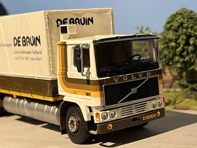Tekno Tekno Volvo F12 rigid truck with trailer DE BRUIN