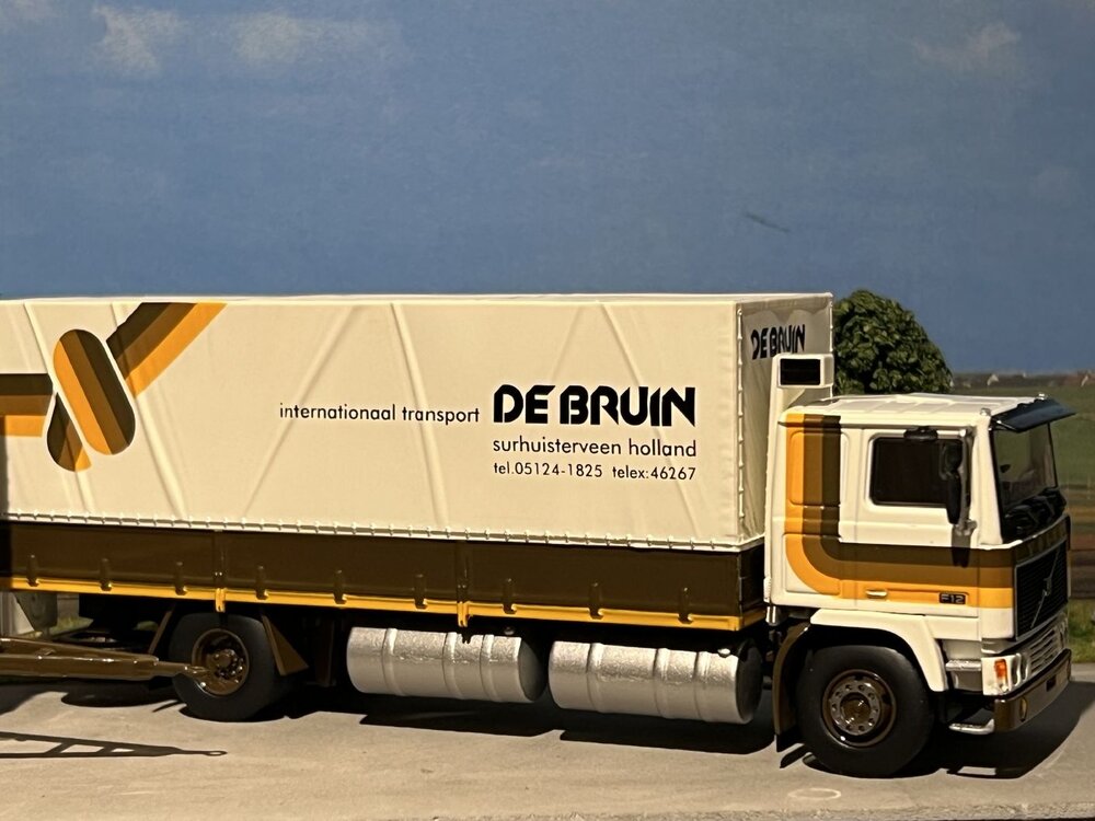 Tekno Tekno Volvo F12 rigid truck with trailer DE BRUIN