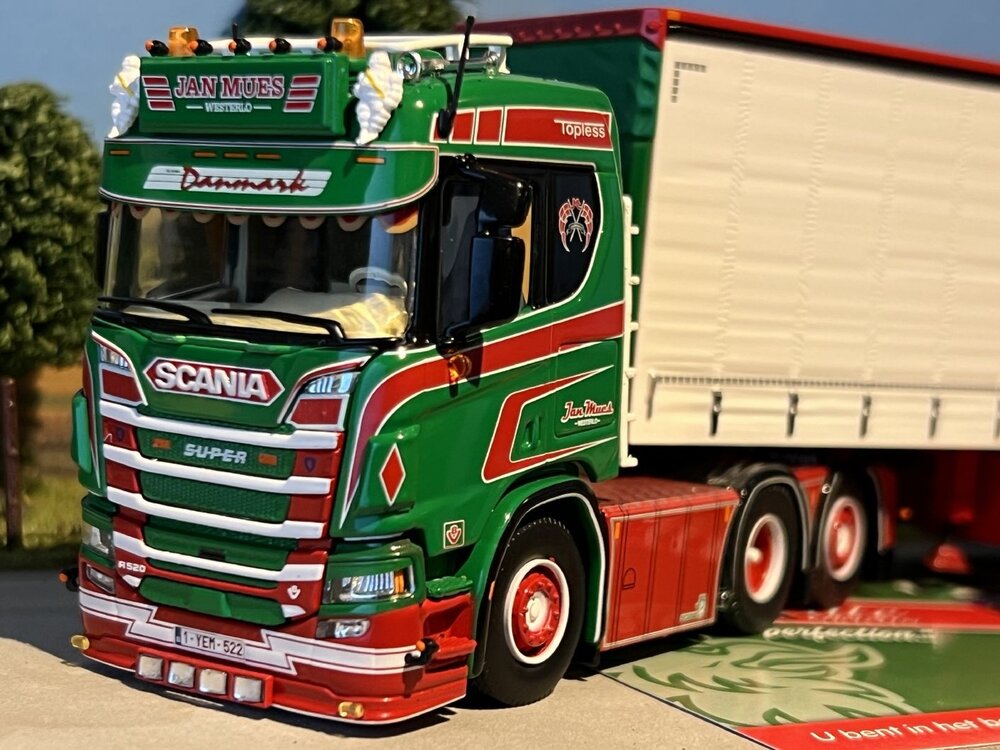 Tekno Tekno Scania Next Gen 6x2 met 3-as schuifzeilentrailer JAN MUES