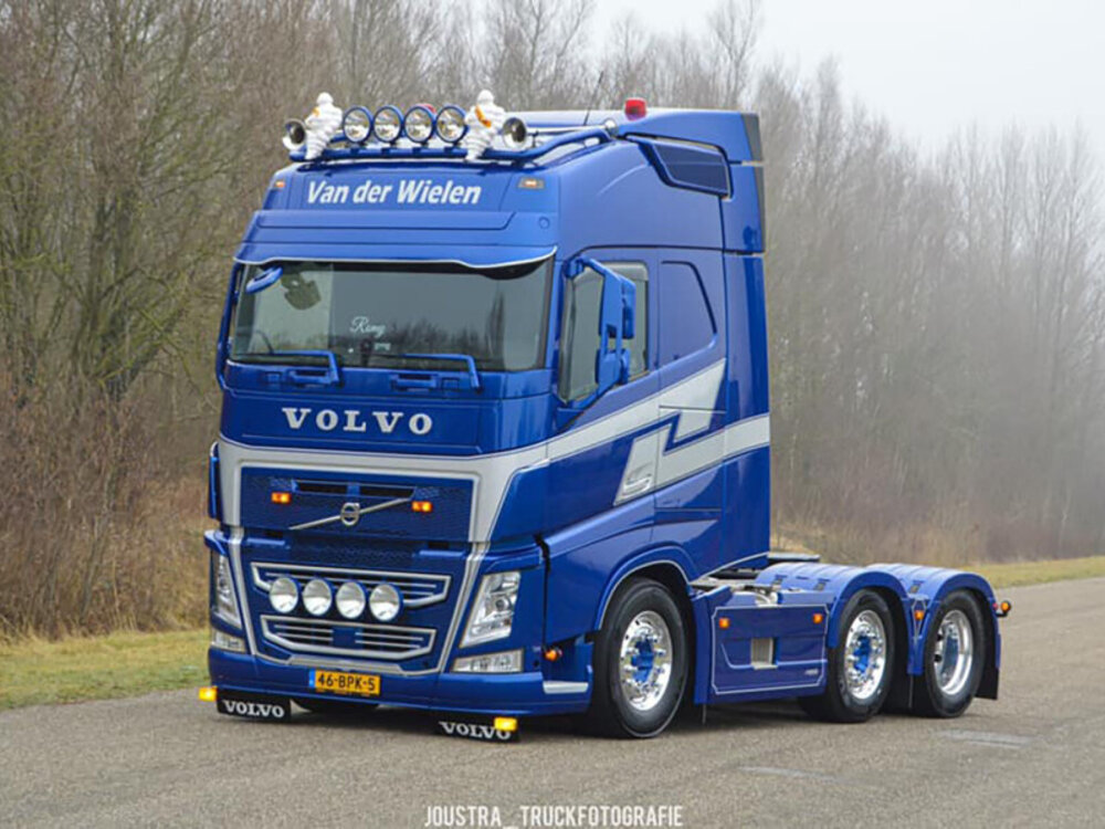 WSI WSI Volvo FH4 Globetrotter 6x2 twin steer V.O.F. VAN DER WIELEN