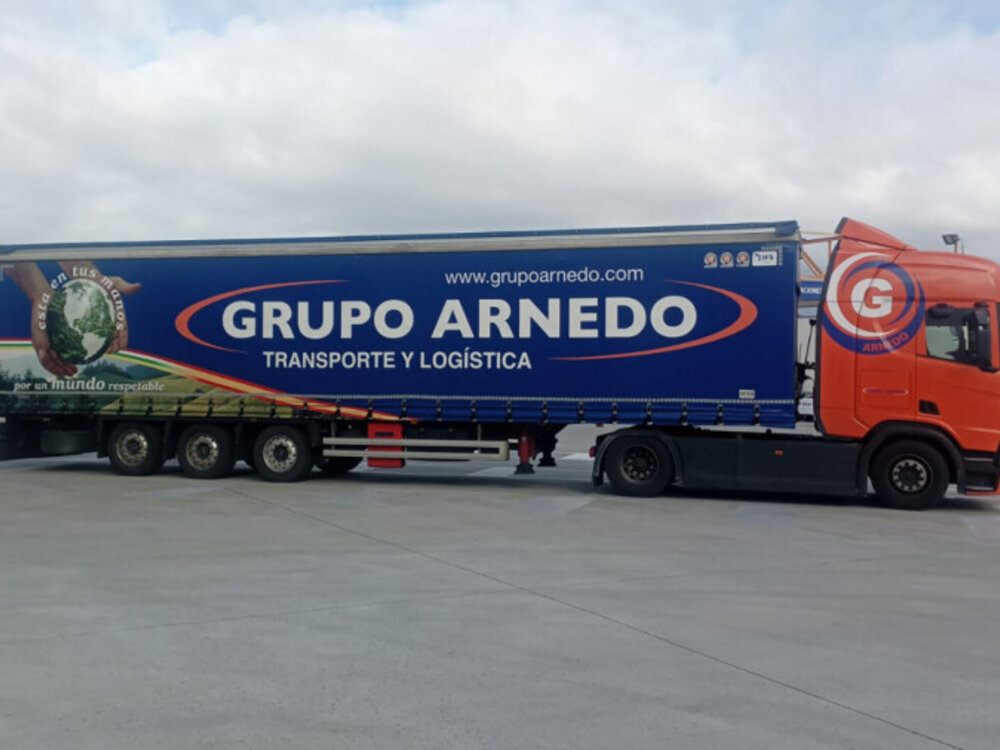 WSI WSI Scania R Highline 4x2 with 3-axle curtainside trailer GRUPO ARNEDO