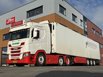 Tekno Tekno Scania Next Gen R-serie 6x2 met 3-assige koeloplegger JAN DE WAAL