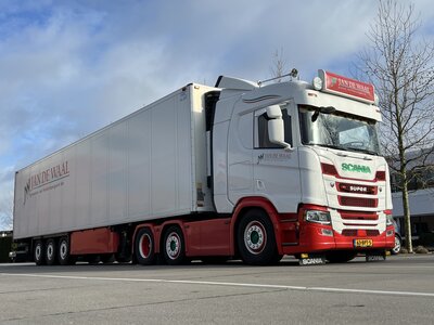 Tekno Tekno Scania Next Gen R-serie 6x2 with 3-axle reefer trailer JAN DE WAAL