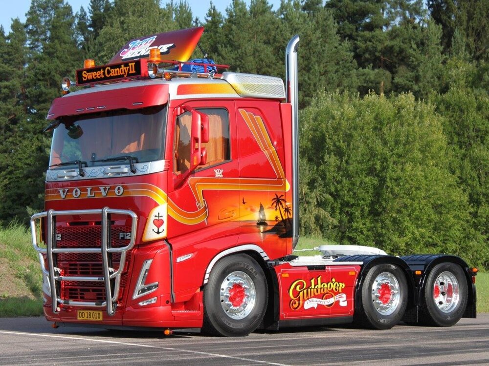 Tekno Tekno Volvo FH05 6x2 laag dak GULDAGER SWEET CANDY 2