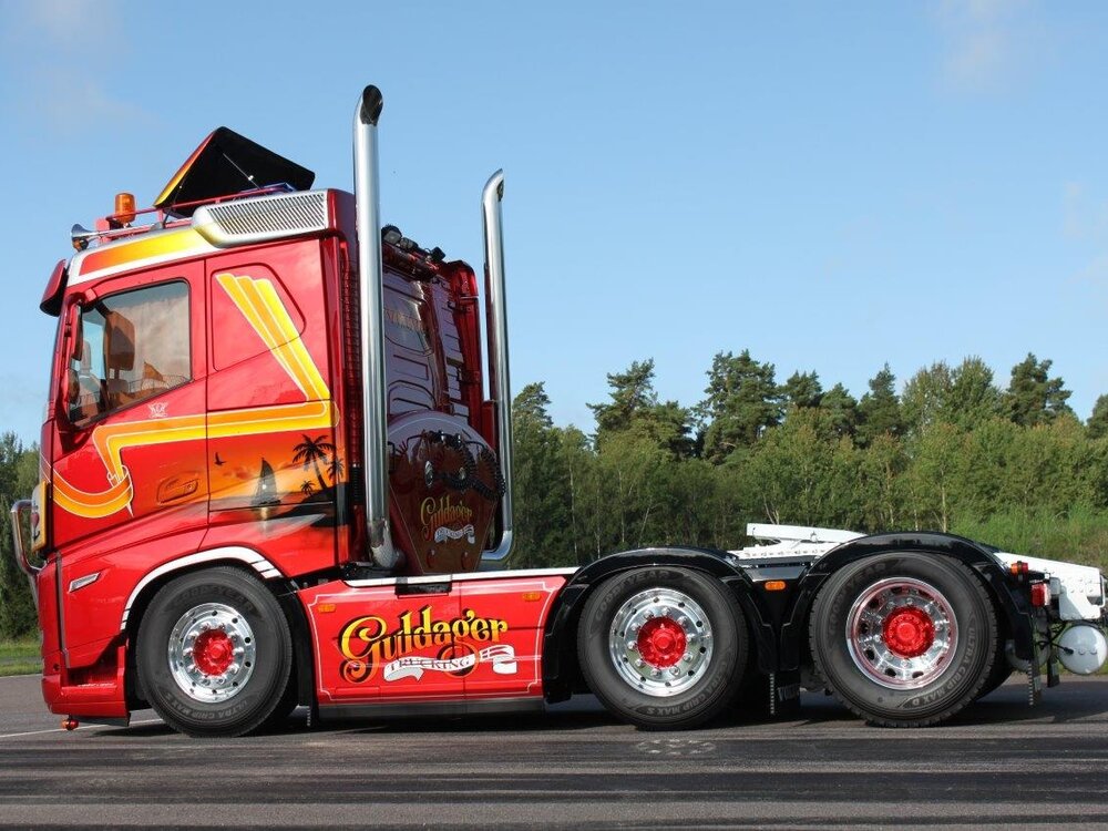 Tekno Tekno Volvo FH05 6x2 laag dak GULDAGER SWEET CANDY 2