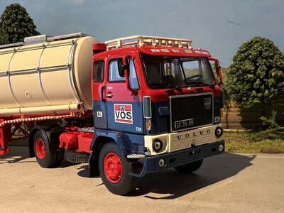 Tekno Tekno Volvo F88 met 2-assige klassieke tankoplegger WIM VOS