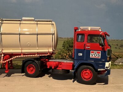 Tekno Tekno Volvo F88 met 2-assige klassieke tankoplegger WIM VOS